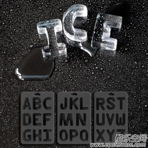 字母形状的冰块模