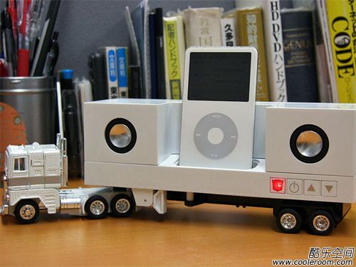 擎天柱版iPod专用扬声器-Takara Tomy Soundwave